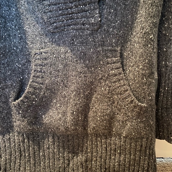 100% cashmere charcoal grey sweater with shawl collar and pouch pocket - Picture 5 of 6